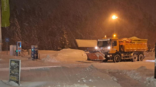 Sneh odrezal pobrežie od zvyšku Chorvátska, zmizla aj diaľnica. Nasnežilo aj v Barcelone