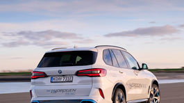 BMW iX5 Hydrogen Concept - 2023