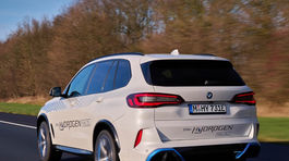 BMW iX5 Hydrogen Concept - 2023