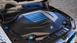 BMW iX5 Hydrogen Concept - 2023