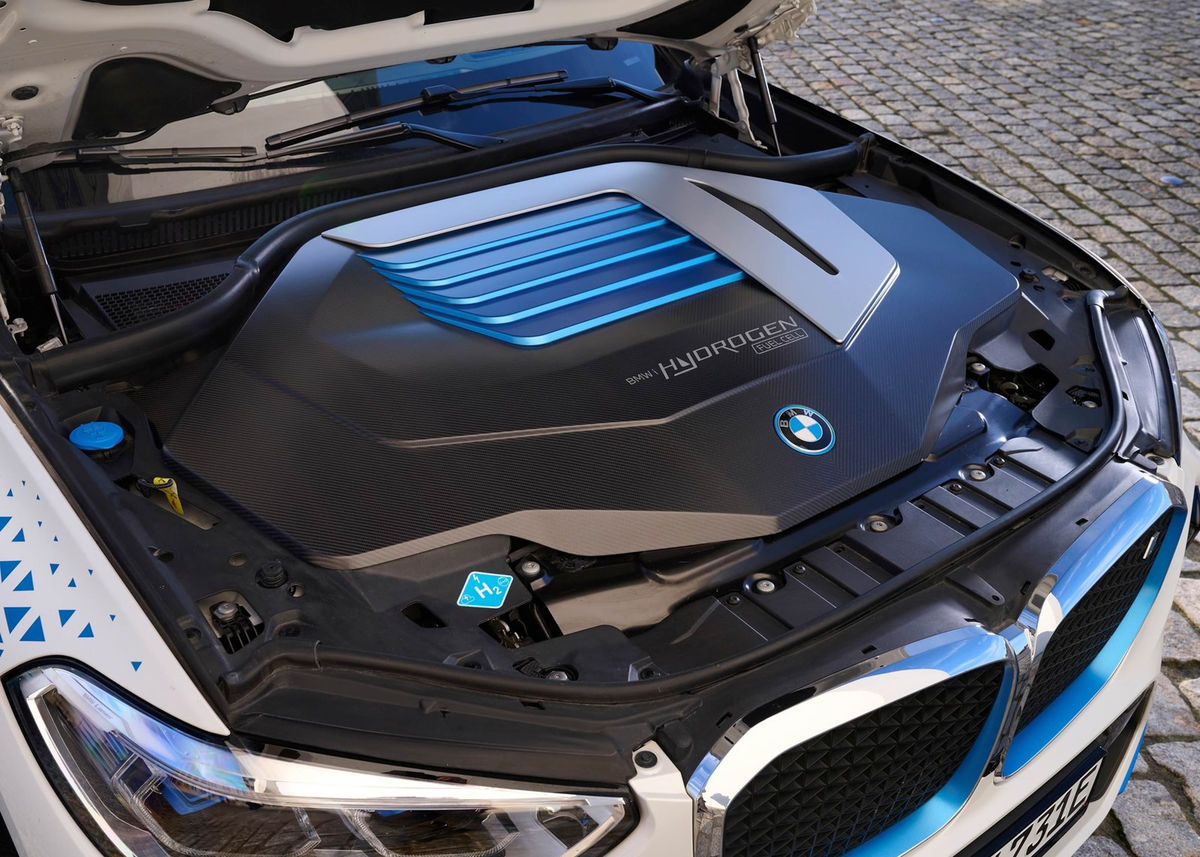 Trakčným motorom je elektromotor s maximálnym...