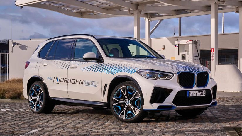 BMW iX5 Hydrogen je realitou. Vychádza z...