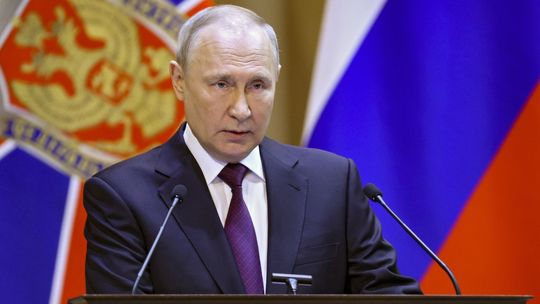 V časoch, keď alkohol zabíjal najviac Rusov, Putin na vodke zarobil pol miliardy dolárov