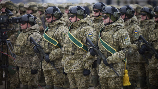 Ukrajinci pritvrdili v mobilizácii: Berú aj bezrukých. Muži utekajú a berú si viacnásobné matky