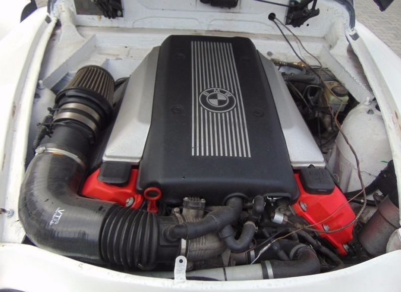 Osemvalcové srdce 4,4 V8 s výkonom 210 kW...