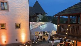 Vodný hrad v Hronseku patrí k najkrajším...