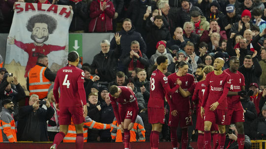 Liverpool zachraňoval v nadstavenom čase Firmino, United zvíťazil gólom Casemira