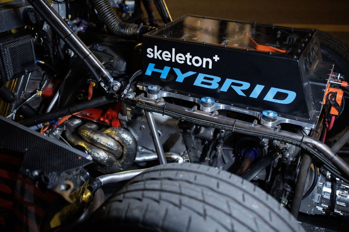 Hybridná sústava kombinuje preplňovaný zážihový...