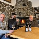 Muži, ktorí stoja za úspechom vína z Topoľčianok: Tibor Ferner, Samuel Waldner a Miloš Ševčík.
