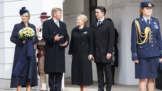 Na Slovensko pricestoval holandský kráľovský pár, privítala ho prezidentka