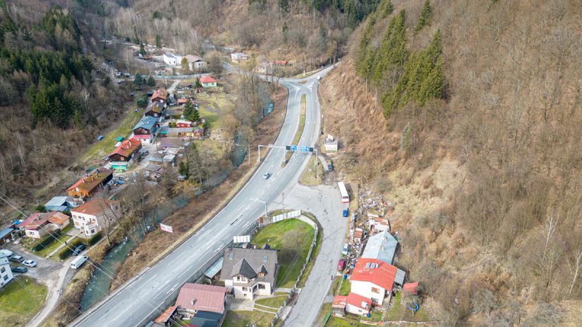 Rekonštruovaný úsek cesty krátko pred začiatkom...