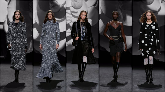 Modelky na prehliadke značky Chanel a jej...