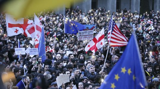 Gruzínsky majdan: Do ulíc opäť vyšli tisíce. Lídri protestov dali vláde ultimátum