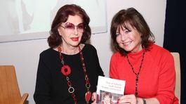  Saskia Burešová, Marie Tomsová na krste knihy...