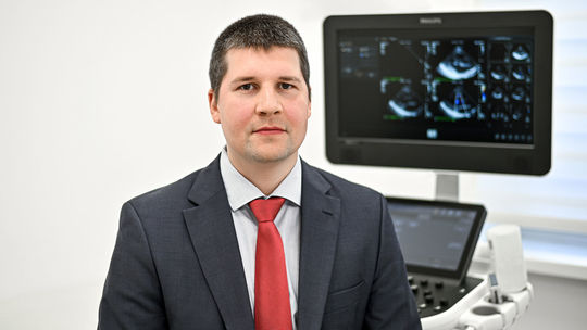 Mladého talentovaného lekára Allana Böhma...