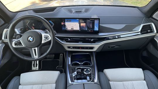 BMW X7 M60i xDrive (2023)