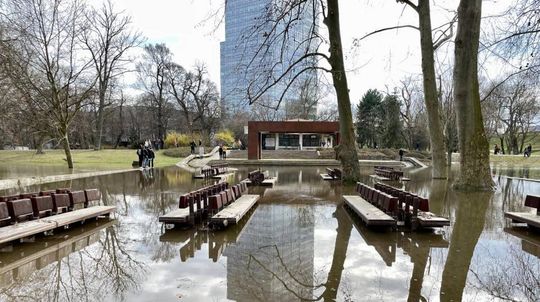 Voda premenila bratislavský Sad Janka Kráľa na jazero. Havária veľkého potrubia