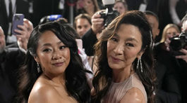 Herečky Stephanie Hsu (vľavo) a Michelle Yeoh.