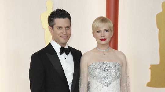 Herečka Michelle Williams (v kreácii Chanel...