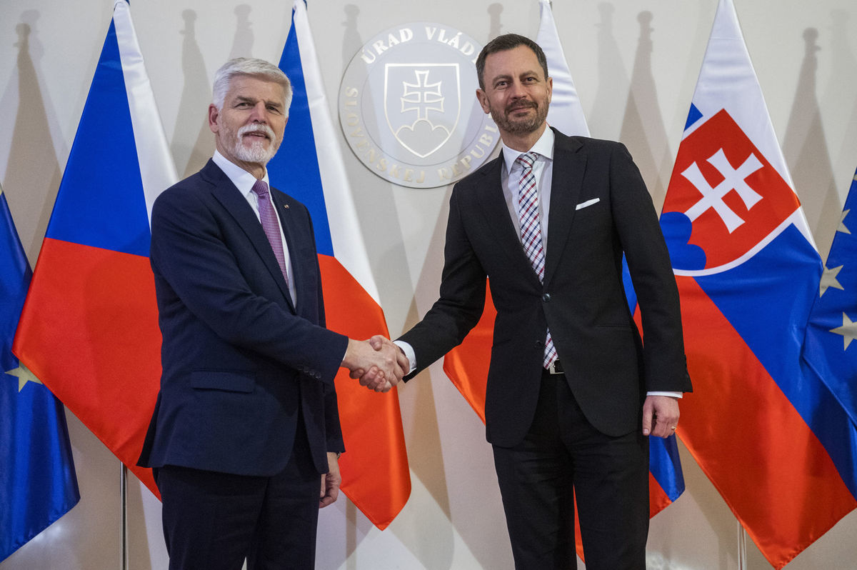 Na snímke zľava český prezident Petr Pavel a...
