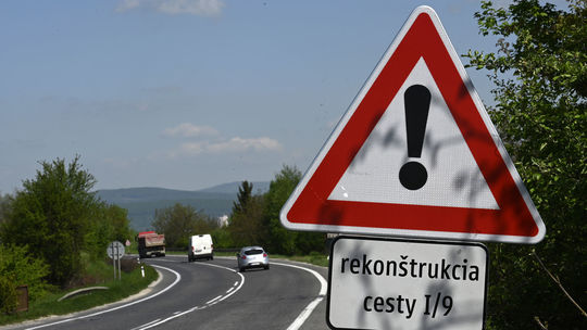 Hornonitrianske samosprávy požadujú, aby cesta...