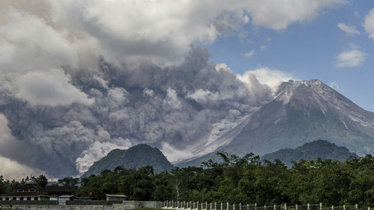 Sopka Merapi opäť vychrlila oblaky plynu a popola