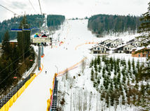 lyžiarske stredisko, lyžovanie, lyžovačka, svah, vlek, lyžiari, Ukrajina, Bukovel