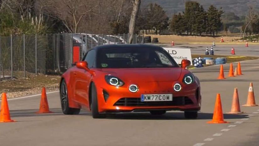 V disciplíne slalomu Alpine A110 S vytvorila...