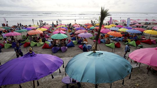 Pláž Kuta na indonézskom Bali.
