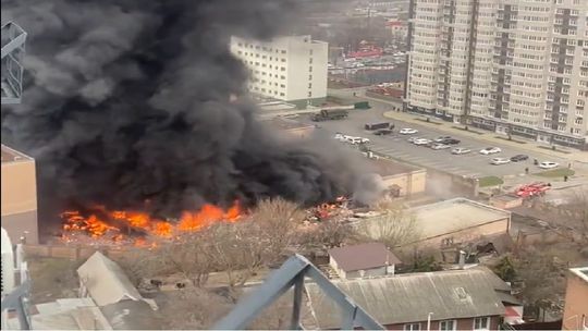 Požiar budovy pohraničnej správy v Rostove má jednu obeť, zrejme vybuchla munícia