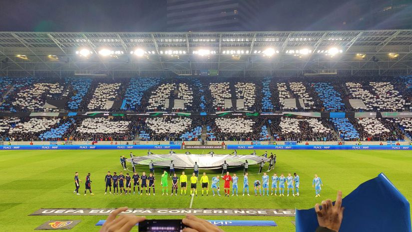 Choreografia fanúšikov Slovana pred zápasom s...