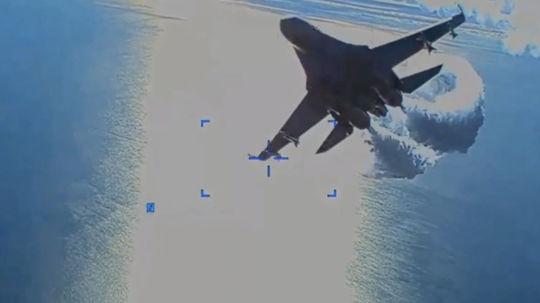 VIDEO: Pentagón zverejnil zábery incidentu medzi ruskou stíhačkou a dronom. Usvedčuje Rusov z klamstva