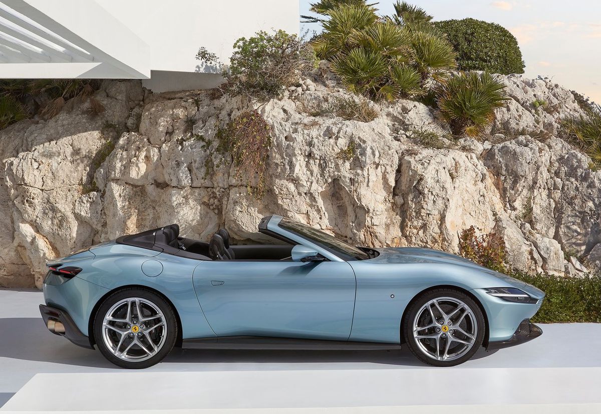 Pod kapotou pracuje 3,9-litrový dvakrát...