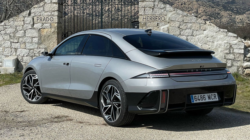 Vzadu má Ioniq 6 hneď niekoľko aerodynamických...