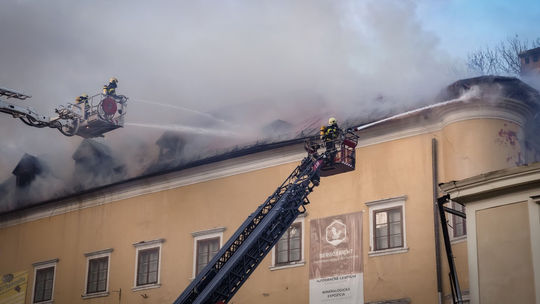 Najzávažnejšie škody požiar spôsobil na budove...