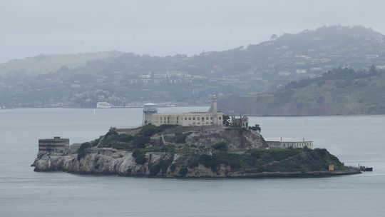 Väzni z Alcatrazu nemohli ujsť, no nie pre žraloky. Prečo ho nakoniec zatvorili?