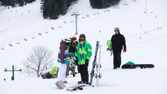 Menšie lyžiarske strediská na podhorí Vysokých Tatier ukončili sezónu. Ktoré ešte fungujú?