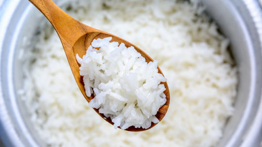 Ktorú ryžu pred varením nepremývať a prečo je studená voda tabu? 