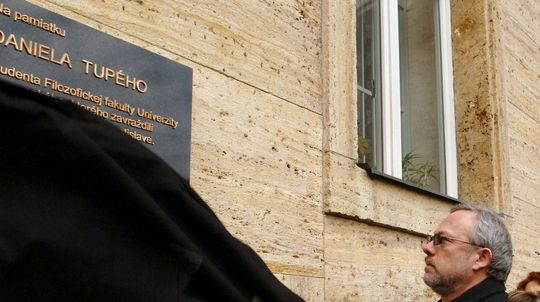 SR Tupý vražda tabuľa