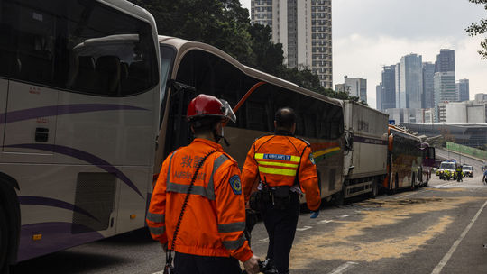 Pri dopravnej nehode v Hongkongu sa zranilo 70 ľudí