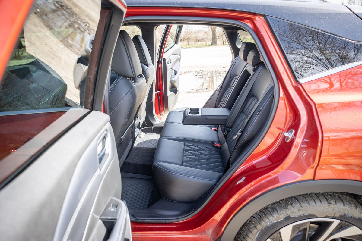 Na priestor sa nebudete sťažovať ani vzadu.