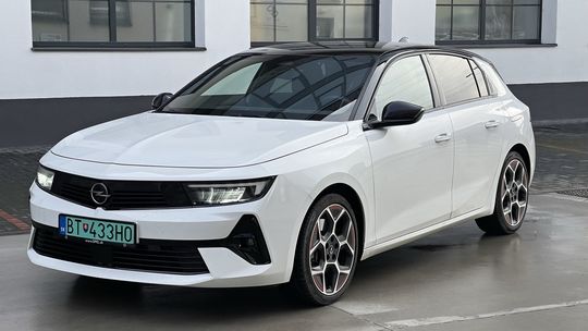 Opel Astra plug-in hybrid (2023)