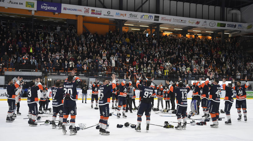 Radosť hokejistov Michaloviec po postupe do...