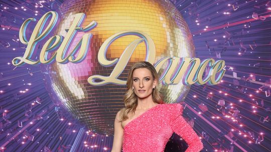 Odhalili nohy aj rameno, obe sú sexi aj glamour: Ako dopadol 'súboj' Vinczeovej a najkrajšej Slovenky v gala?