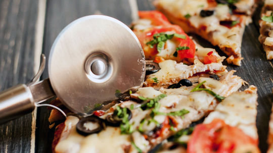 5 praktických tipov, ako ešte využiť krájač na pizzu