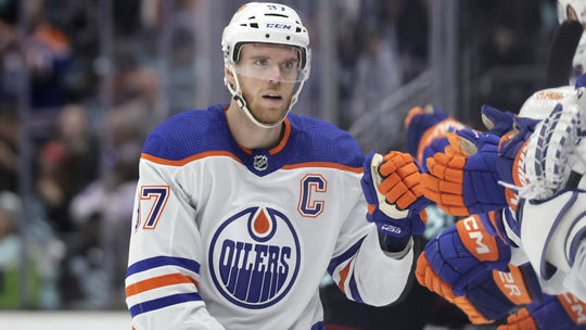 Prvý v 21. storočí: Kanaďan McDavid dokázal v NHL to, čo naposledy Jágr