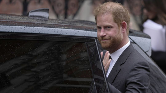 Harry sa chcel v Londýne stretnúť s otcom, z paláca prišla stručná odpoveď
