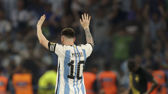 Hetrik za 17 minút a 100. gól za Argentínu. Messi posunul svoju genialitu na ďalší level