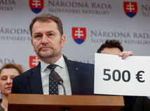 Matovič: 500 eur pre poslanca je plat za dva dni. Ukázali prostredník voličom aj nevoličom