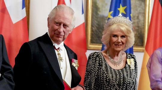 Hviezda Let's Dance očarila Karola III. na bankete v Nemecku. Nečudo, veď britský panovník s manželkou milujú...